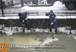 Рятувальники ліквідували крижаний затор на водоймі в Перечині