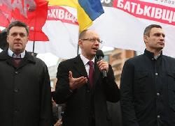 Завтра в Ужгороді Яценюк, Кличко і Тягнибок