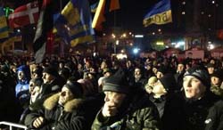 НІЧ НА МАЙДАНІ – в Ужгороді поновив роботу євромайдан