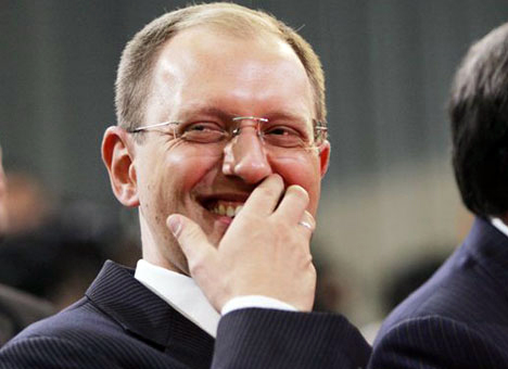 У першому турі президентських виборів візьмуть участь лідери трьох опозиційних сил - Яценюк