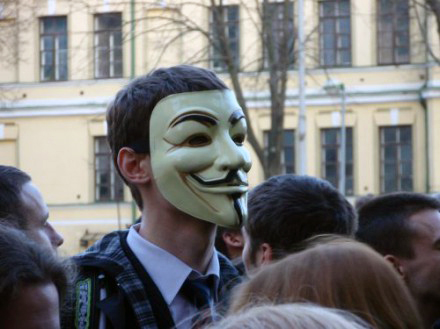 За несанкціоновані автоколони та мітинги в шоломах - штрафні санкції