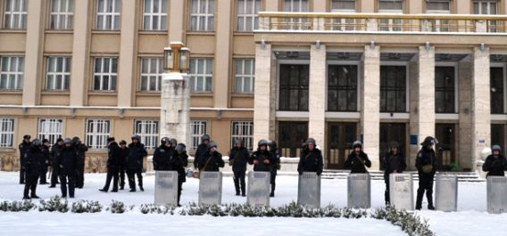 Закарпатську ОДА збирається блокувати все менше людей