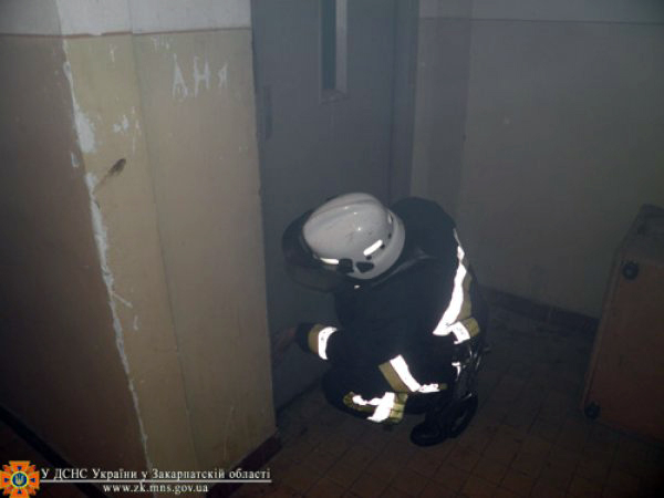В Ужгороді невідомі підпалили шахту ліфта в багатоповерхівці