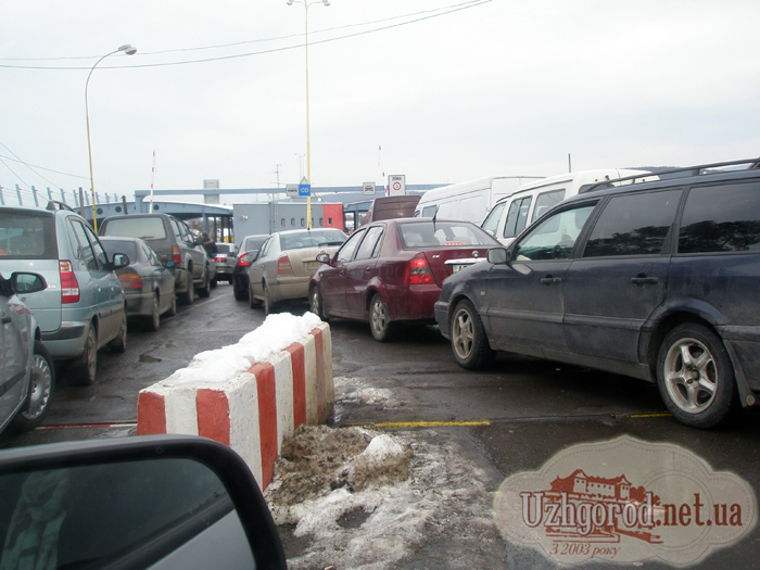Свята пройшли, а черги на українсько-словацькому кордоні так і залишилися…