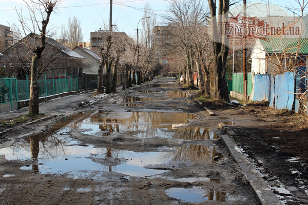 Ужгородці, дізнайтеся, як борються в інших містах з вуличними "шедеврами"