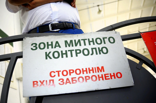 Чопські митники "назловживали" на 400 тисяч гривень - прокуратура