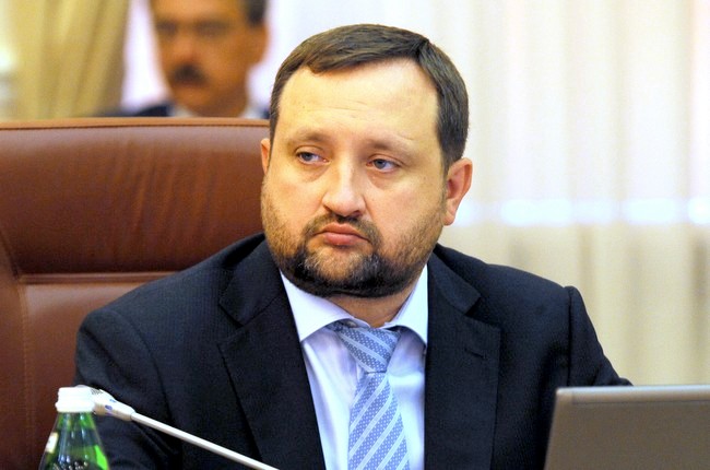 Арбузов побачив «спробу захоплення» влади, а Президент Литви – початок громадянської війни