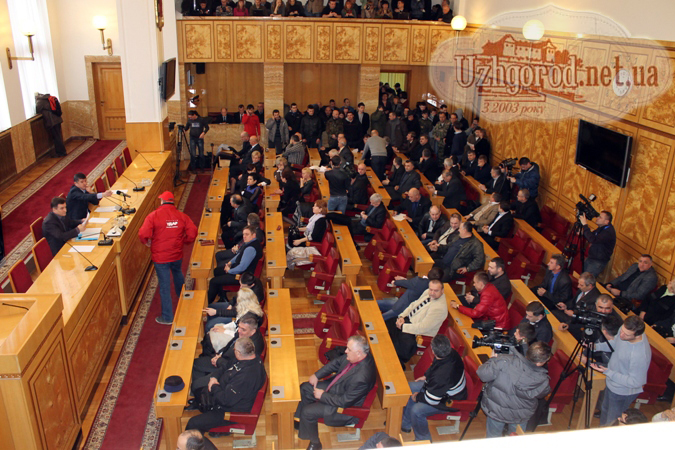 Збори в Закарпатській облраді: виступили, прийняли і розійшлися