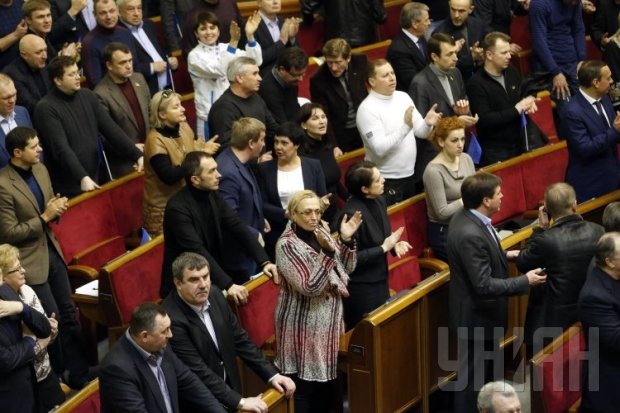 Гарячий день в сесійній залі: Рада ухвалила п’ять «антикризових» законів і постанов