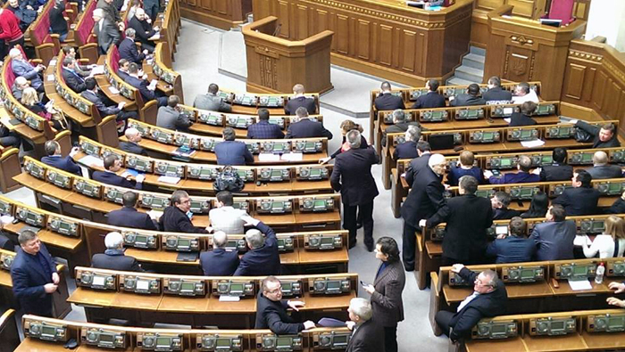 Рада відновила дію Конституції-2004