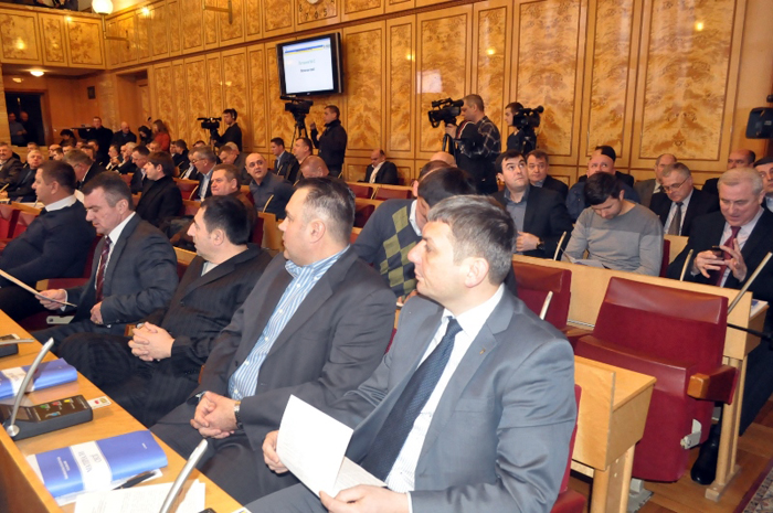 Депутати облради звертаються до ВРУ призначити позачергові вибори Міжгірського селищного голови