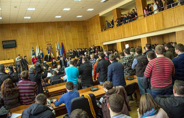 Депутати Ужгородської міськради просять повернути Погорєлова, аби їх розпустив