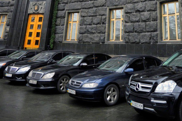 Економія «по-яценюківськи»: витрати на міністерський автопарк складе 4 млн грн