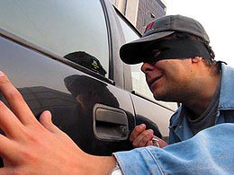 У Мукачеві необачний автовласник сам «запросив» пограбувати його авто