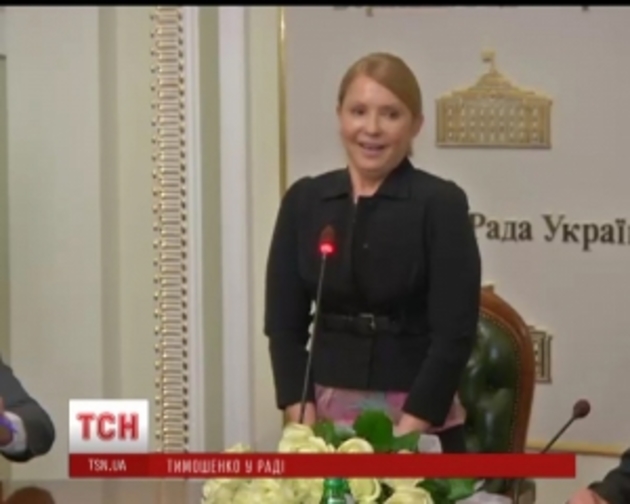«Хвора» Тимошенко на засіданні - в туфлях і на дуже високих підборах (відео) 