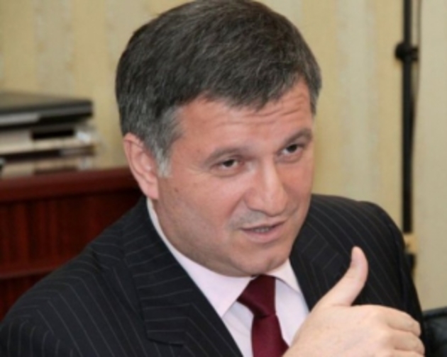 Міністр МВС назвав «Правий сектор» бандитами і жорстко реагуватиме на їх незаконні дії