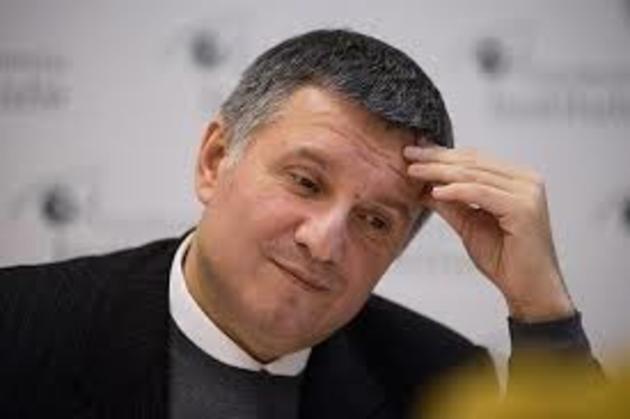 Міністр МВС порушив обіцянку їздити без кортежів, спецсигналів і хамства на дорозі