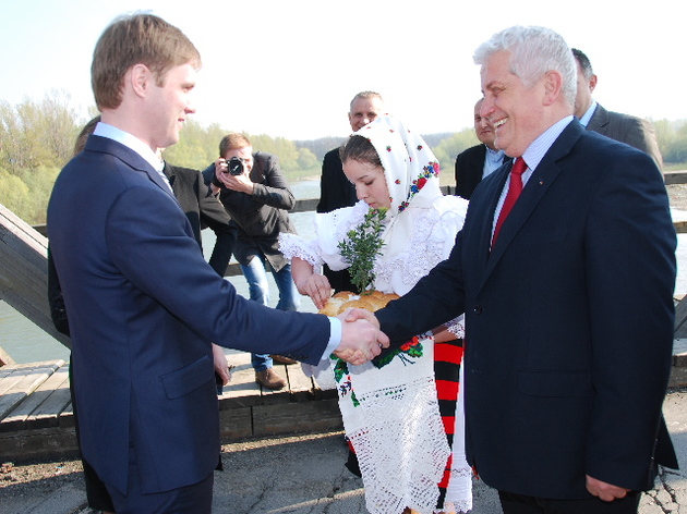 На Закарпатті відновлять зруйнований автомобільний перехід через річку Тиса