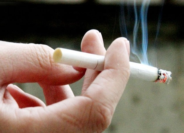 16-річний ужгородець під приводом «сигарети» поцупив телефон