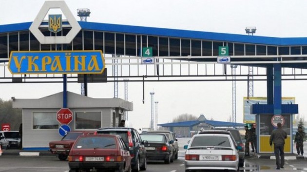 Закарпатські прикордонники затримали двох «ділків«, які намагалися вивезти сигарети 