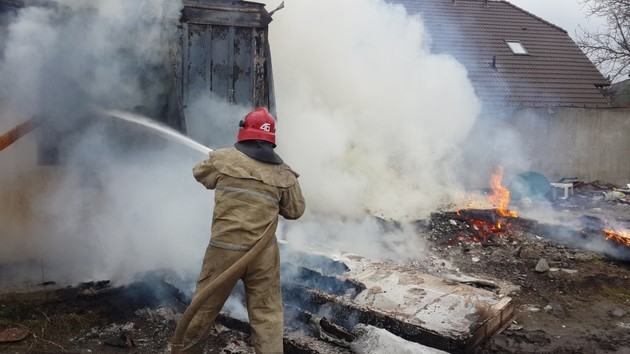 Дерев’яну надвірну споруду знищив вогонь на Свалявщині