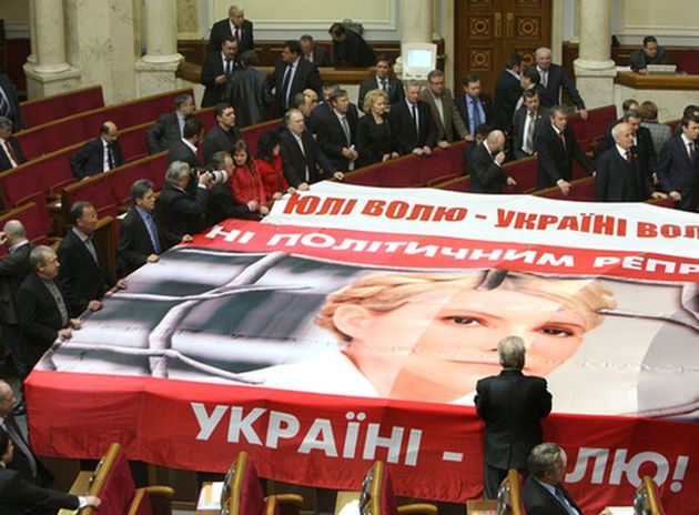 У парламенті досі переважно сидять ті, хто й надалі працює на знищення держави - політик