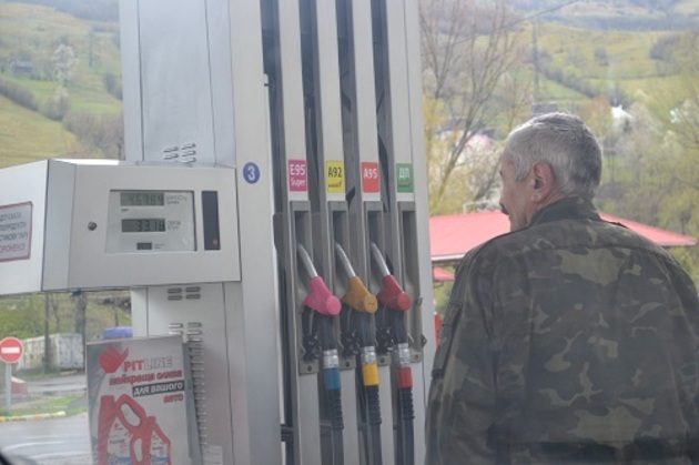 Після протесту жителям Рахівщини перестали продавати бензин