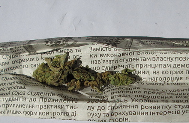 32-річний ужгородець «дурманив» у місцевому барі з ножем (фото)