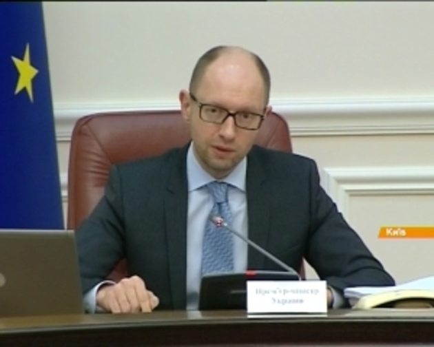 Яценюк читає в Інтернеті про контрабандні схеми на митниці і обіцяє приймати кадрові рішення (відео)