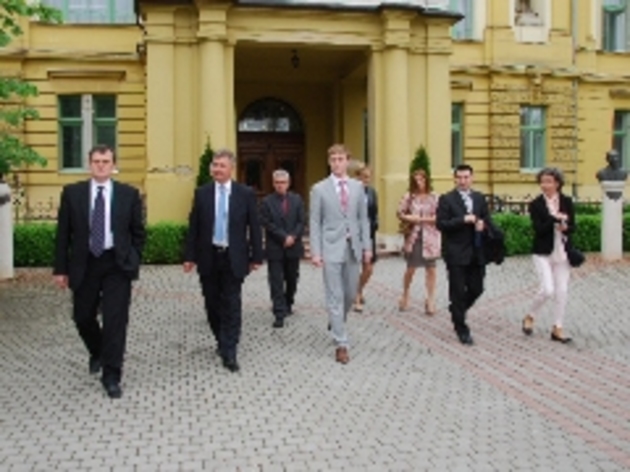 Губернатор Закарпаття в Угорщині лобіював будівництво переходів та доріг 
