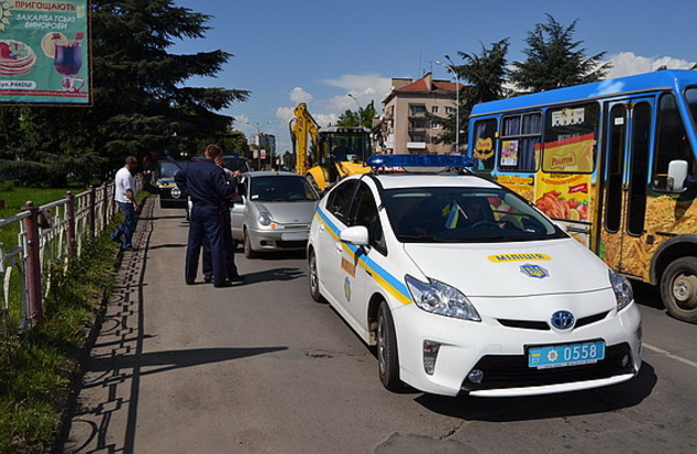 Закарпатцю у самому центрі Ужгорода посеред білого дня дали по голові  
