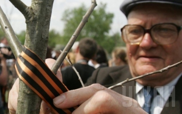 Ветерани занепокоєні, що символ Перемоги використовують у російській пропаганді 