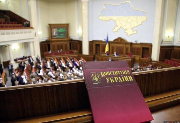 Кожна приходяща влада намагається змінити закони і Конституцію під себе, а не виконувати її