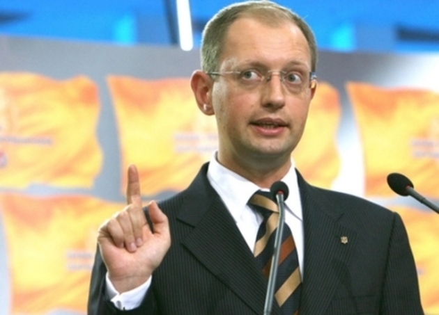Яценюк обміняв скорочення держслужбовців на мільярди від ЄС і США
