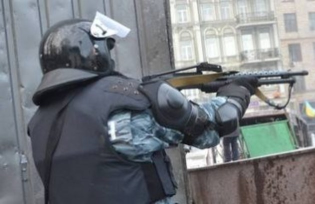 Влада боїться відповідати за застосування зброї на сході України