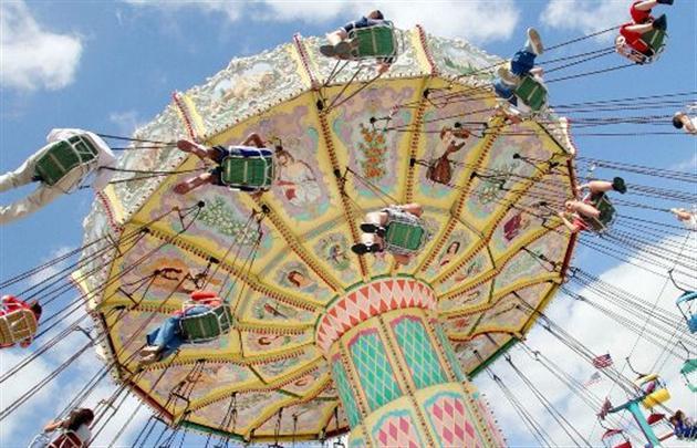 Сучасна молодь ходить на каруселі не для «катання»