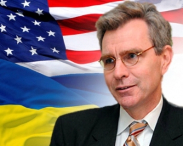  США розкидується голослівними меседжами - повернути гроші Януковича?