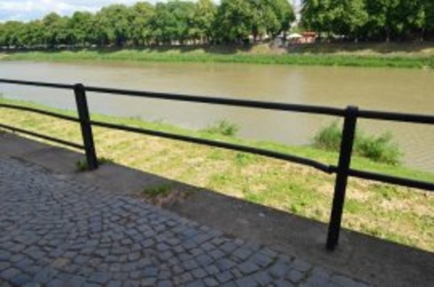 «Нервова» красуня ледь не в’їхала в Уж