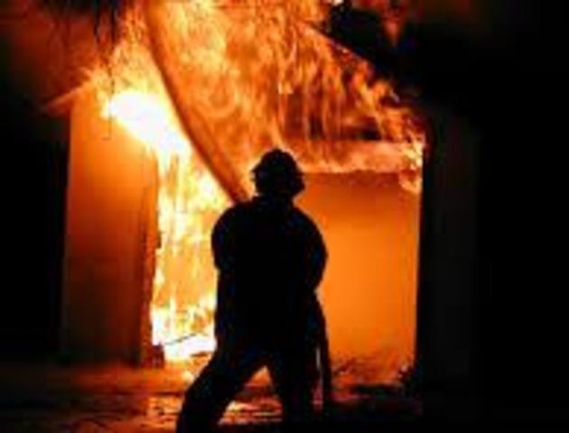 Рятувальники Тячівщини менш ніж за пів години ліквідували пожежу та не дали вогню розповсюдитись на житловий будинок