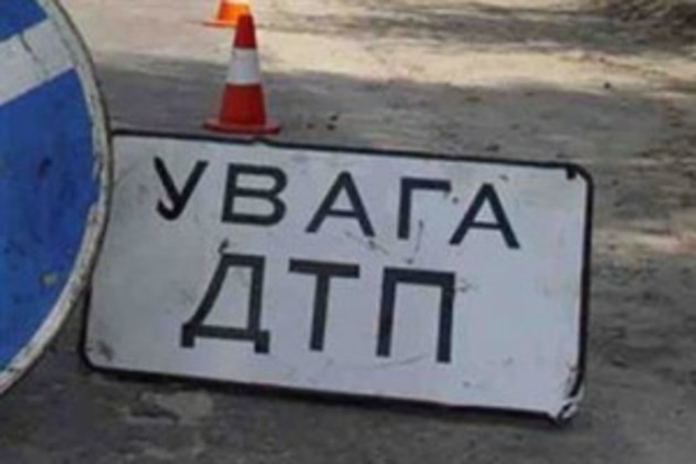 У Поляні два молодики перекинулися в авто