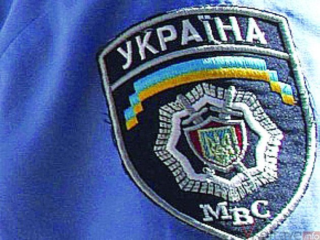 В Ужгороді невідомі особи розкладали у поштові скриньки агітаційні листівки з завідомо неправдивими відомостями про одного з кандидатів