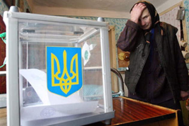 Закарпатці йдуть голосувати з копіями паспортів