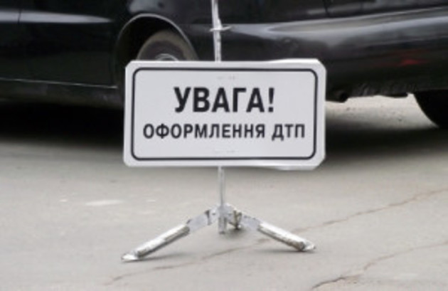 В центрі міста іномарка перебила жінці ноги