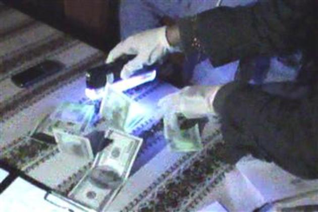 Співробітники СБУ затримали посадовця «на гарячому» під час одержання ним хабара