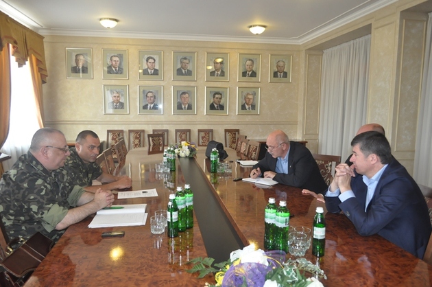 Нині в зоні АТО загалом служить 700 закарпатців 