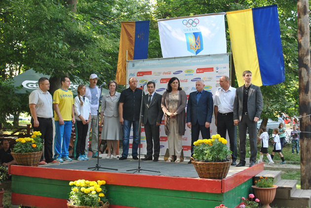 Сьогодні по Ужгороду ходили в кросівках