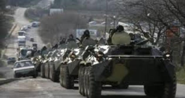 У мережу потрапило відео пересування колони бойової техніки в сторону Луганська (відео)