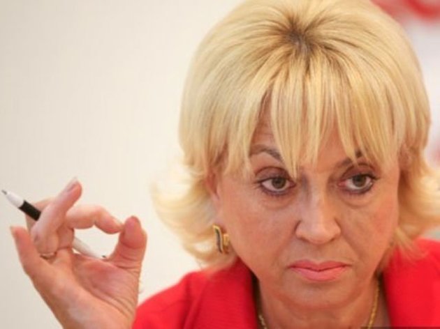 У тому, що сьогодні держава Україна ще існує, заслуга влади мінімальна 