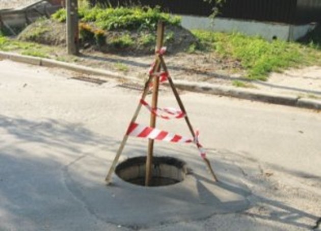 В Ужгороді знайшли минулорічного крадія люків зливо-приймачів