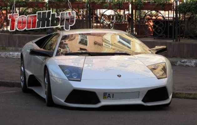 Позашляховик Lamborghini та тюнінгований Porsche - розкішний автопарк першого зама Адміністрації Президента